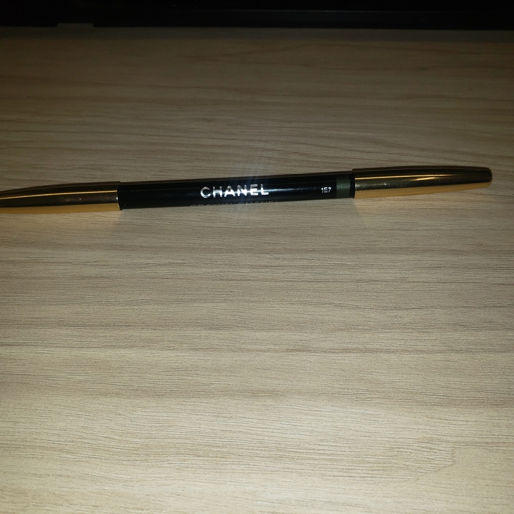 Chanel Smudge Eyeliner - Picture 2 of 5